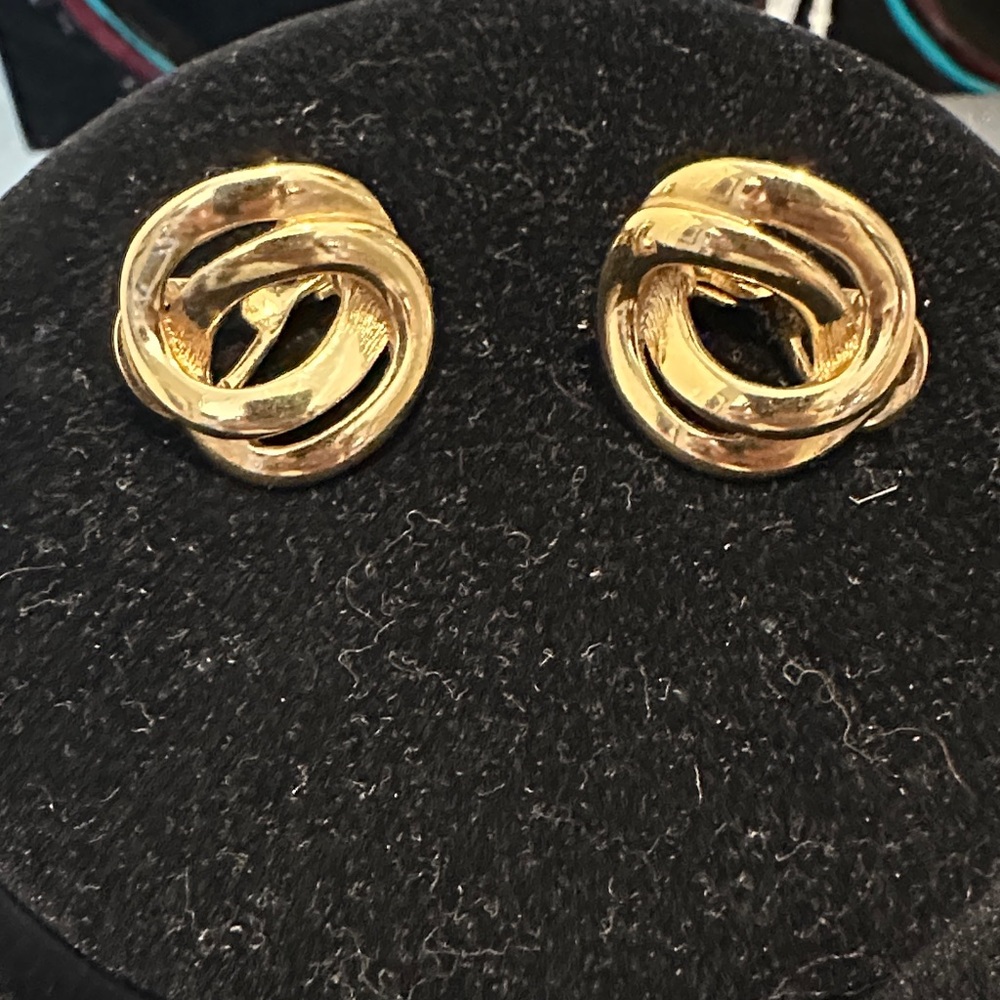 Vintage Monet Signed Gold Tone Knot Clip On Earrings
